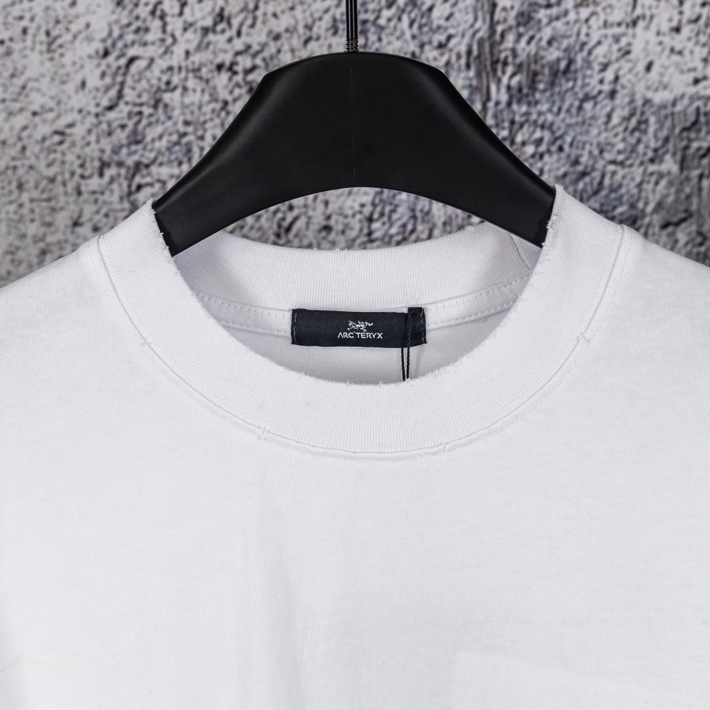 100 ARC'TERYX 26ss New Arrival T ， ，Breathable ， 。 ， ， ， Same Style 。 ， ， ； logo， ， 。Classic Versatile ， 、 ， 、 、 。 ， ， ！ ：Black White Size：M—XXL